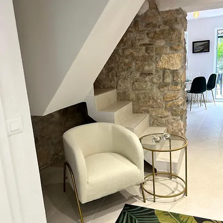 Steinhaus Mit Garten In Der Altstadt Nyaraló Rovinj