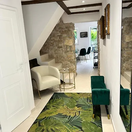 Steinhaus Mit Garten In Der Altstadt Nyaraló Rovinj